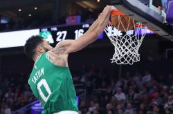 塔图姆险胜魔术，刷新队史纪录关键表现点燃全场！的简单介绍