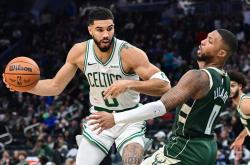 老鹰绝杀时刻，魔术点燃赛场，塔图姆迎来胜利！