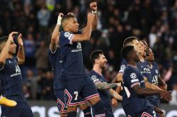 库里在皇家马德里比赛中刷新纪录，大比分获胜引发热议！